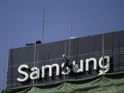 В Samsung придумали смартфон-книжку со встроенной подставкой