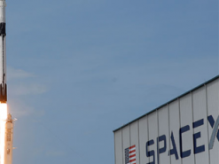 SpaceX сегодня запустит ракету с интернет-спутниками: где можно посмотреть