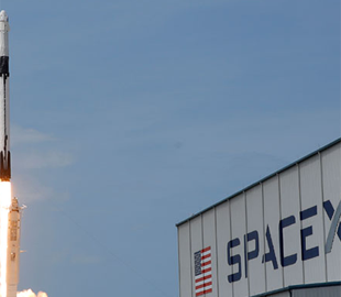 SpaceX сегодня запустит ракету с интернет-спутниками: где можно посмотреть