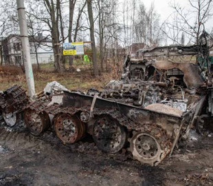 В сети появился новый впечатляющий ролик с уничтожением российских танков и БМП в Украине