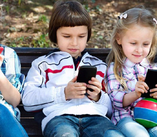 Як заблокувати небезпечні програми на смартфоні дитини