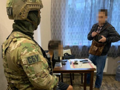 СБУ разоблачила банду наркодилеров, продававших амфетамин и экстази через интернет