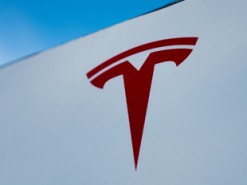 Уволенный Маском «шпион» выложил десятки фотодоказательств «производственного ада» в Tesla