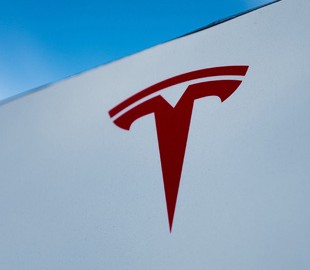 Уволенный Маском «шпион» выложил десятки фотодоказательств «производственного ада» в Tesla