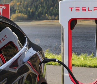 Tesla назвала «неточной» информацию о выходе завода в Шанхае на выпуск 500 тыс. электромобилей в год