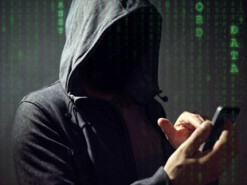 Выводят деньги с карты: мошенники запустили новую схему с фейковой "Новой почтой"