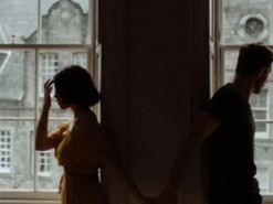 Як чоловіки та жінки переживають розрив: подібності та відмінності