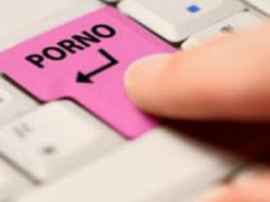 Координатора штаба Навального в Архангельске обвинили в распространении порнографии