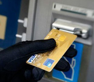 Мужчина украл у знакомой банковскую карту для детских выплат