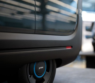 Amazon випустить 100 тисяч екофургонів для доставки