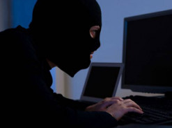 Уводят номер, чистят карты, "вешают" кредиты: в соцсетях рассказали о дерзких кибермошенниках