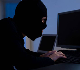 Уводят номер, чистят карты, "вешают" кредиты: в соцсетях рассказали о дерзких кибермошенниках