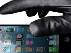 Двоє чоловіків викрали 50 мобільних телефонів із магазину