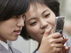 Телефони північних корейців замінюють слова та стежать за власником: журналісти показали, як це відбувається