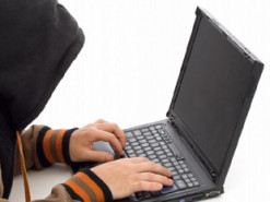 Шахраї маскуються під популярні сервіси для обману українців