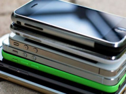 В оккупированной Боровой у людей отбирают мобильные телефоны