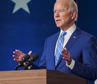 Байден пригрозил “ощутимой ценой” за кибератаки после сообщений о причастности РФ