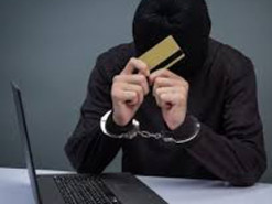 В Україні судитимуть чоловіків, які витратили понад 200 тисяч гривень з чужих карток