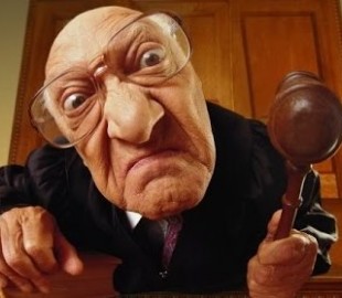 Сотрудница ГФС 4 года нарушала закон и отделалась легким испугом 