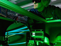 Микролинзы для камер смартфона научились «выжигать» одним импульсом