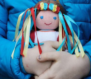 На російському сайті з усиновлення знайшли викрадених українських дітей, - FT