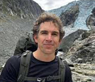 У Норвегії знайшли живим американського журналіста, який зник під час гірського походу