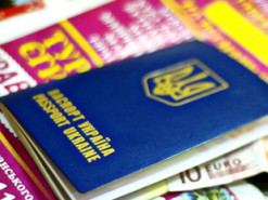 Шмигаль не затвердив виїзд чоловіків за кордон під заставу: проект постанови доопрацюють