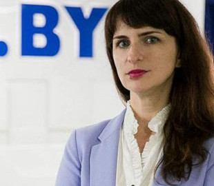 Білорусь: журналістку Tut.by звільнили після 6 місяців ув'язнення