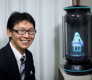 В Японии администратор школы женился на голограмме