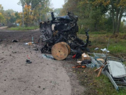 На Сумщині авто зв'язківців наїхало на міну: водій загинув, троє осіб опинилися у лікарні