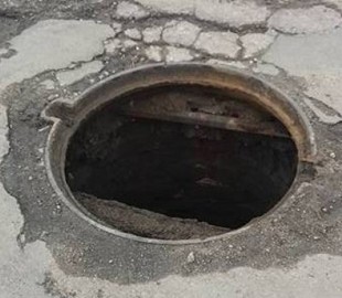 В Геническе ворованные крышки люков продают через интернет?