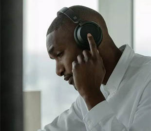 Microsoft запатентовала наушники со сканером отпечатков пальцев