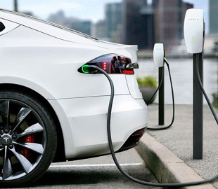 Электромобили Tesla начали предупреждать владельцев о периодах пиковых нагрузок на электросеть