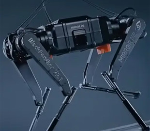 Китайці створили робота, який бігає майже так само швидко, як найшвидша людина планети