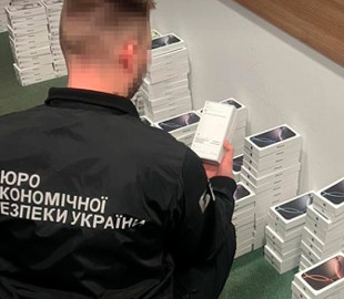 Сотні смартфонів в одній автівці: на Львівщині вилучили контрабандні iPhone на ₴20 мільйонів