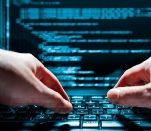 Хакеры взломали аккаунты в Twitter Мэрайи Кэри и Адама Сэндлера