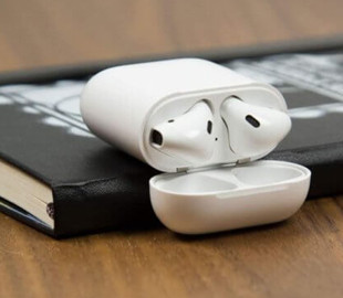 Эксперты сравнили AirPods и Galaxy Buds
