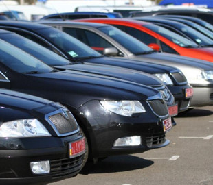 Розмитнення авто в Україні: на скільки поповнився дорожній фонд після повернення мит