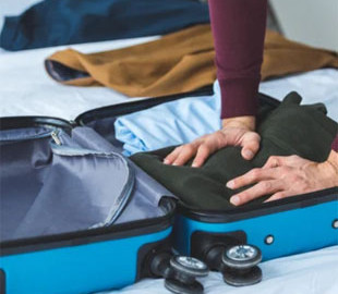 Як чоловікам виїхати за кордон з 1 вересня: умови та документи