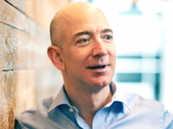 Глава Amazon вышел на прогулку с роботом-собакой