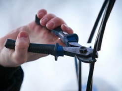 25-летний житель Смелы вырезал телефонный кабель