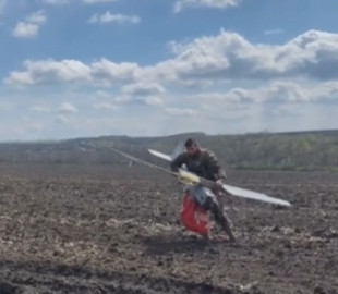 ЗСУ масово приземляють російські дрони "Орлан-10" за допомогою різної зброї