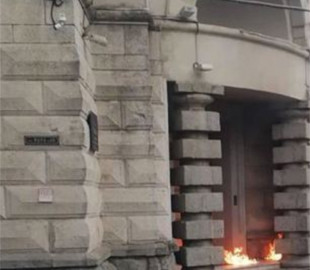 В Краснодаре подожгли здание главного управления ФСБ, — СМИ