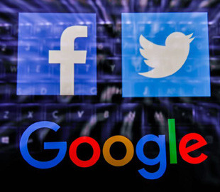 Власти США обвинили Facebook, Google и Twitter в плохом противодействии дезинформации