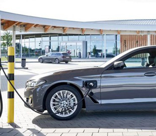 BMW представил новые подключаемые гибриды 320e и 520e