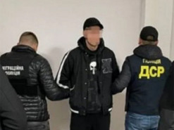 У Львові затримали чоловіка з Одеси, він підробляв документи для виїзду закордон чоловіків