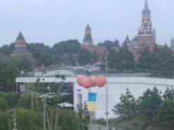 Флаг Украины над Кремлем засняли на видео