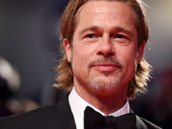 «Я покажу это в Tinder»: Брэд Питт рассказал о профиле на сайте знакомств