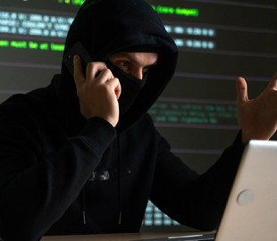 Манипулируют безопасностью родных и выманивают данные банковских карт: самые распространенные схемы обмана аферистов