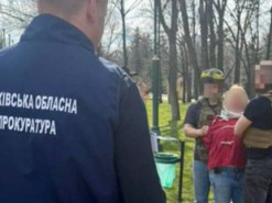 Агентка РФ стежила за військовими ешелонами на Харківщині через телефон у пачці з-під соку